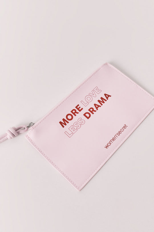 محفظة صغيرة جلد لامع باللون الوردي