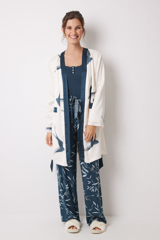 رداء ساتان ميدي بنقشة طيور بلون أسود