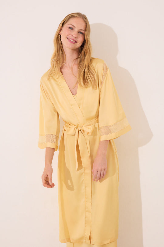 روب من قماش الشيفون الأصفر