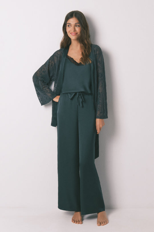 طقم بيجاما ساتان أخضر بدانتيل