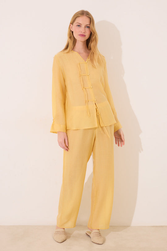 بيجاما كلاسيكية طويلة من الساتان الأصفر