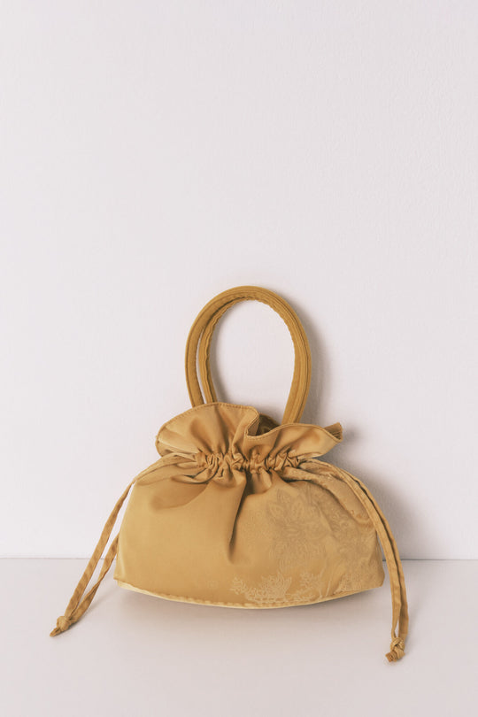 حقيبة تجميل من الساتان بطبعة خردلية