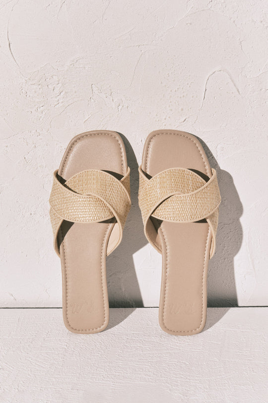 Beige raffia mule sandals