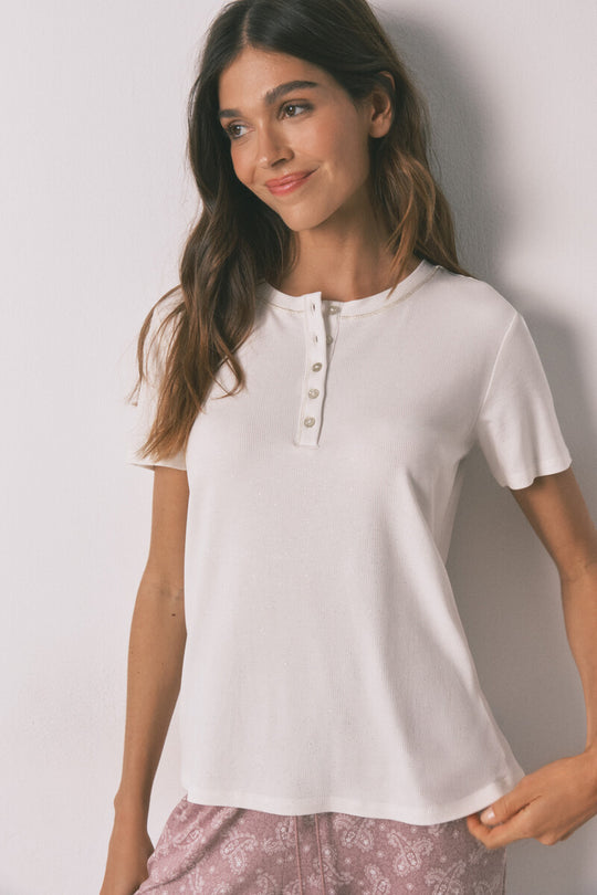 تيشيرت أبيض لامع عبوهمام قصيرة من الفيسكوز