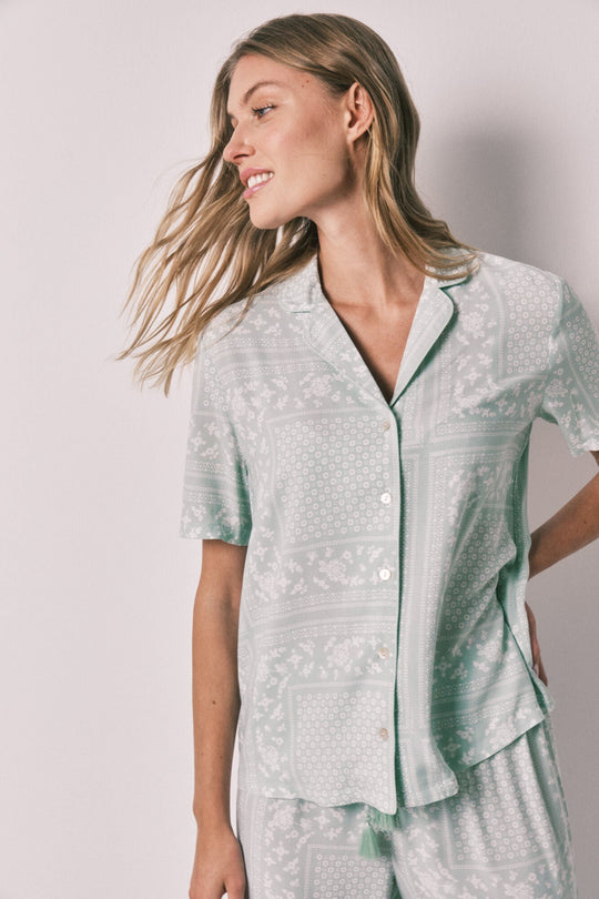 Long-sleeved shirt-style pajamas with a green bandana print