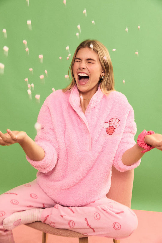 بيجاما فليس طويلة مع وجوه مبتسمة