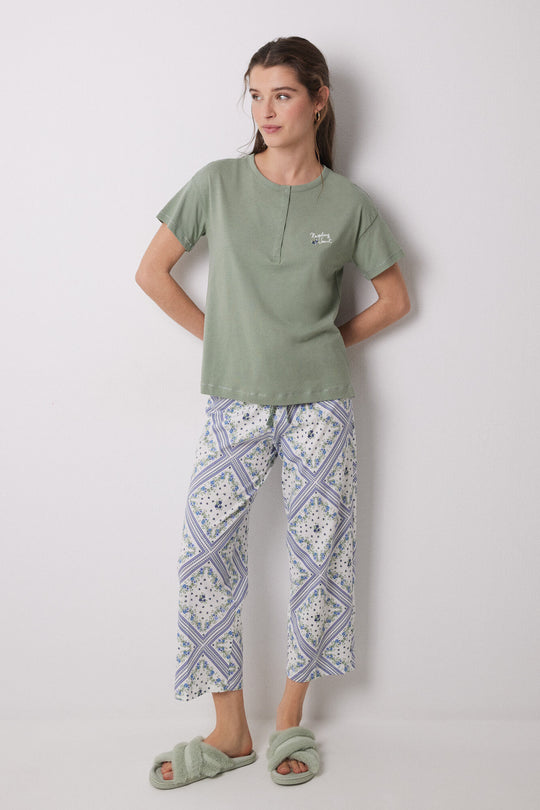 100% cotton pajamas with scarf print