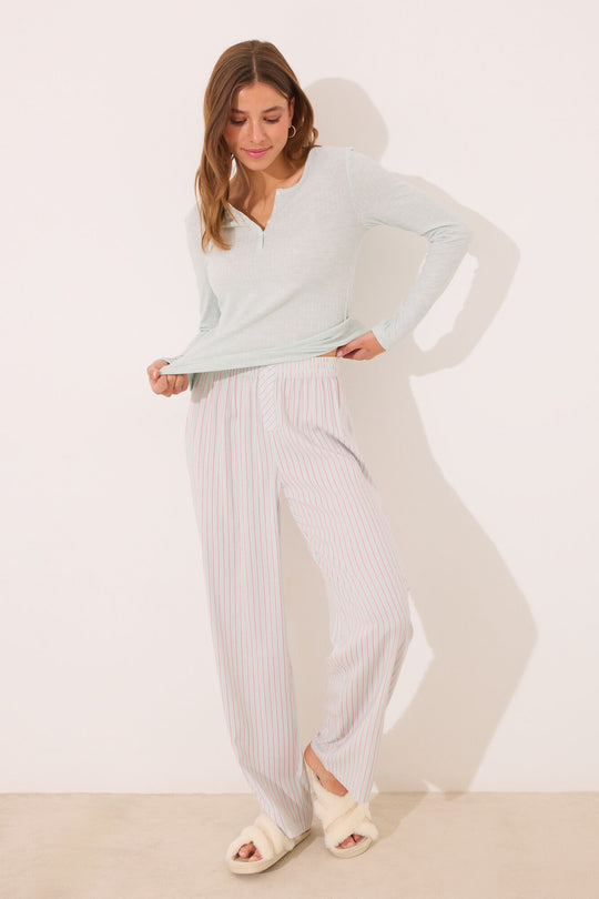 بيجاما طويلة مخططة باللون الأخضر