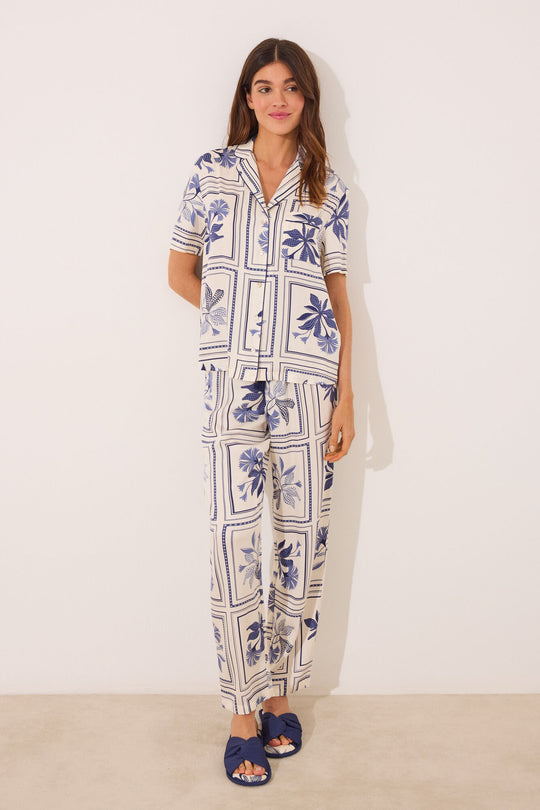 بيجاما كلاسيكية من الساتان بطبعة زهور