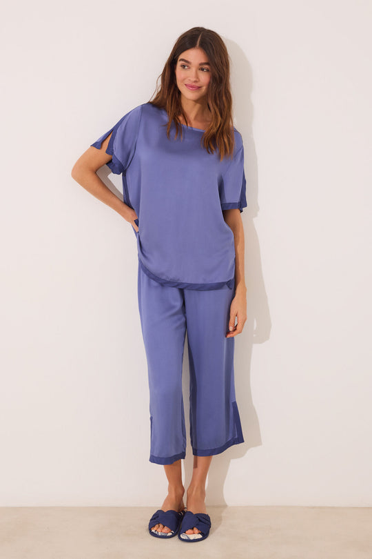 بيجاما ساتان زرقاء سادة