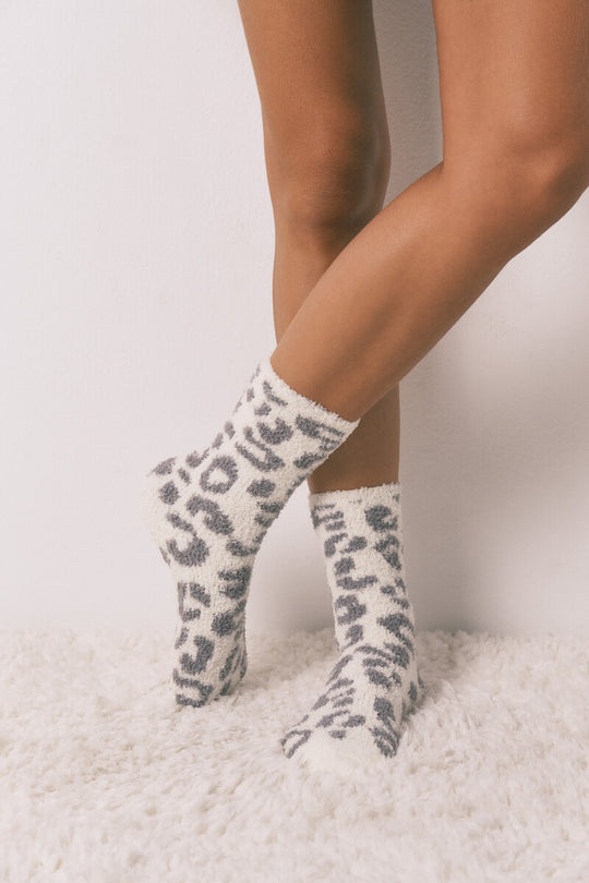 جوارب طويلة نسائية بطبعة ليوبارد