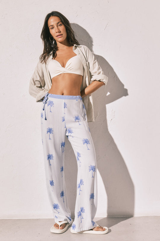 بنطال طويل بطبعة خطوط نخيل