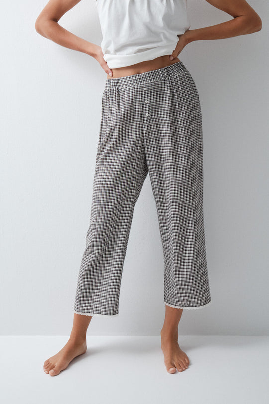 Plaid capri trousers with lace hems
