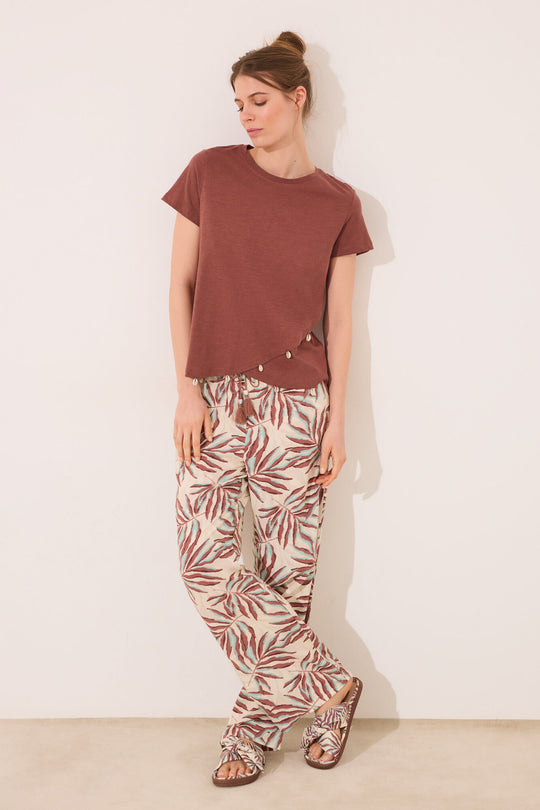 بنطلون فيسكوز بطبعة أوراق بنية