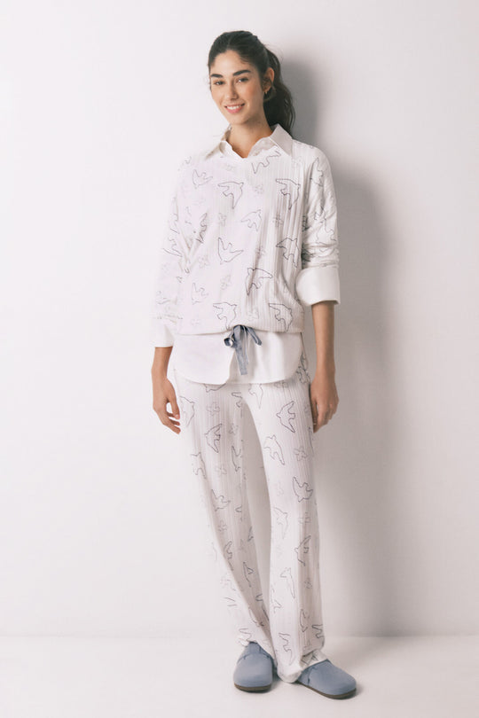 بيجاما طويلة مضلعة زرقاء بطبعة طيور