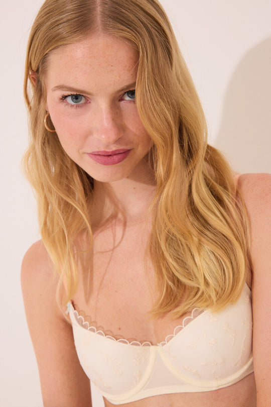 Embroidered padding balconette bra