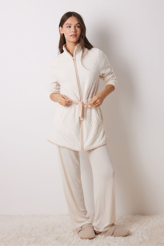 سترة طويلة من الفرو البيج مع إغلاق بسحاب 