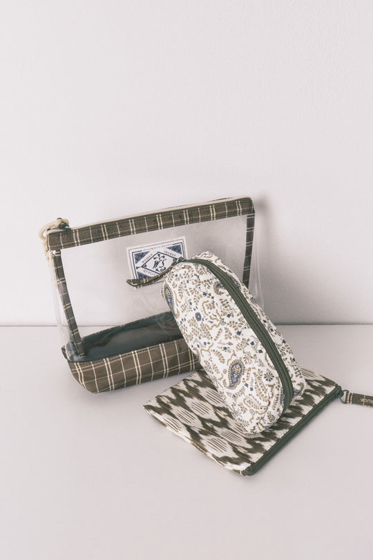 3 حقائب مكياج مطبوعة باللون الأخضر