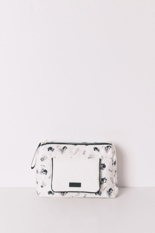 حقيبة مكياج كبيرة من النايلون الأبيض بطبعة MAFALDA