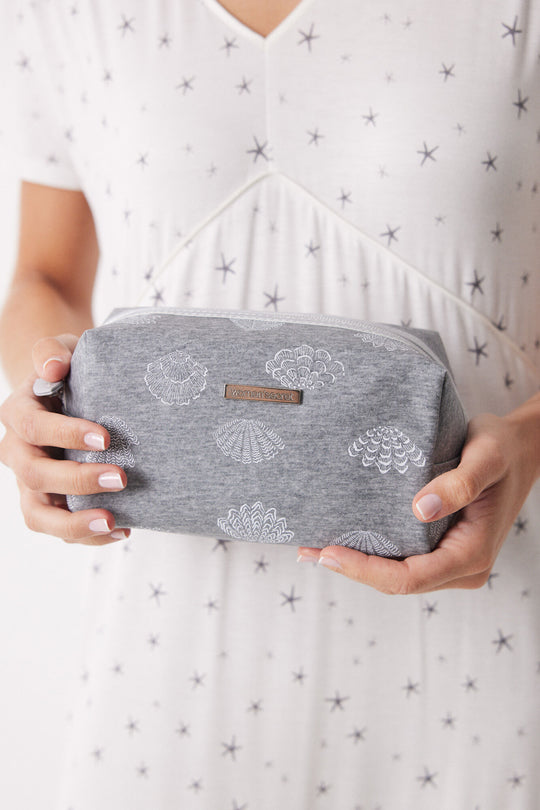 Medium-sized grey make-up case with stars in the sea