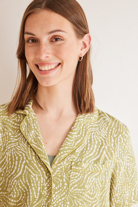 بيجاما كابري كلاسيكية بنقشة عرقية بلون أخضر