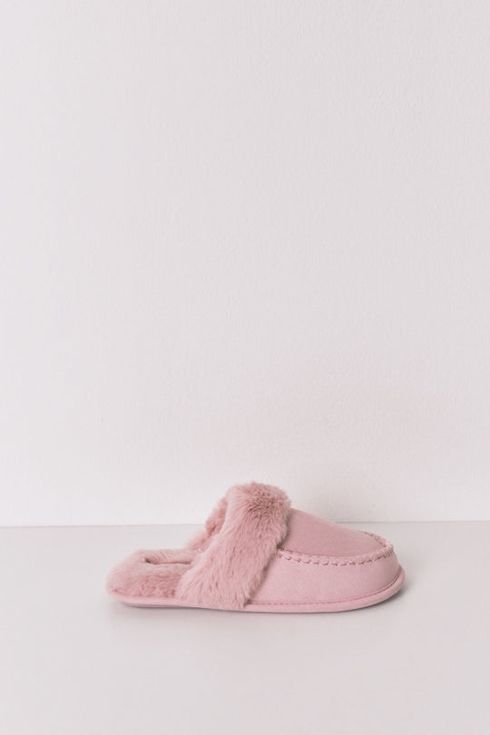 Pink synthetic fur slippers