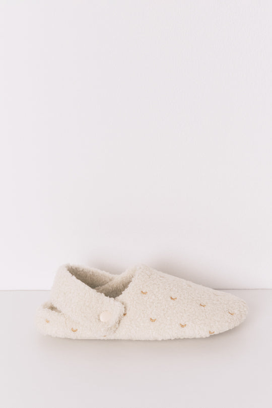 شبشب فرو صناعي أبيض لامع