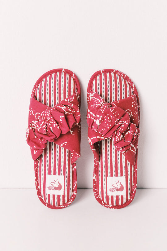 Crossed strap ruched slippers