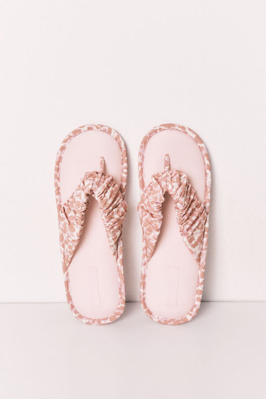 Animal print strap slippers