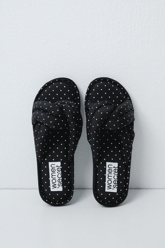 Polka-dot knot slippers