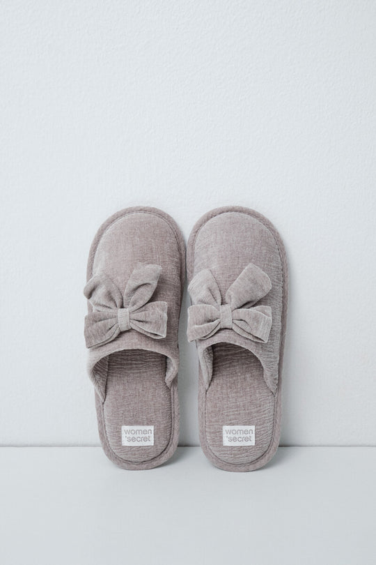 Grey velvet bow slippers