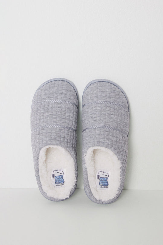 Ivory padded closed slippers